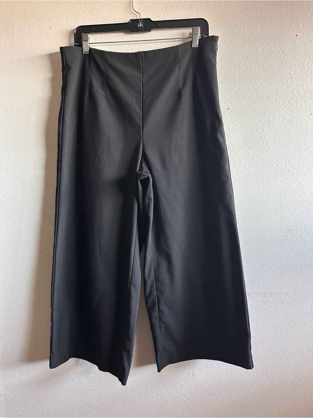 LOFT Black High-Rise Wide Leg Pants Cropped Size 12